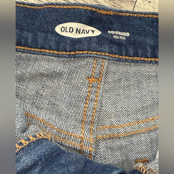 Old Navy Boyfriend Mid Rise Denim Shorts size 6 - Picture 2 of 7